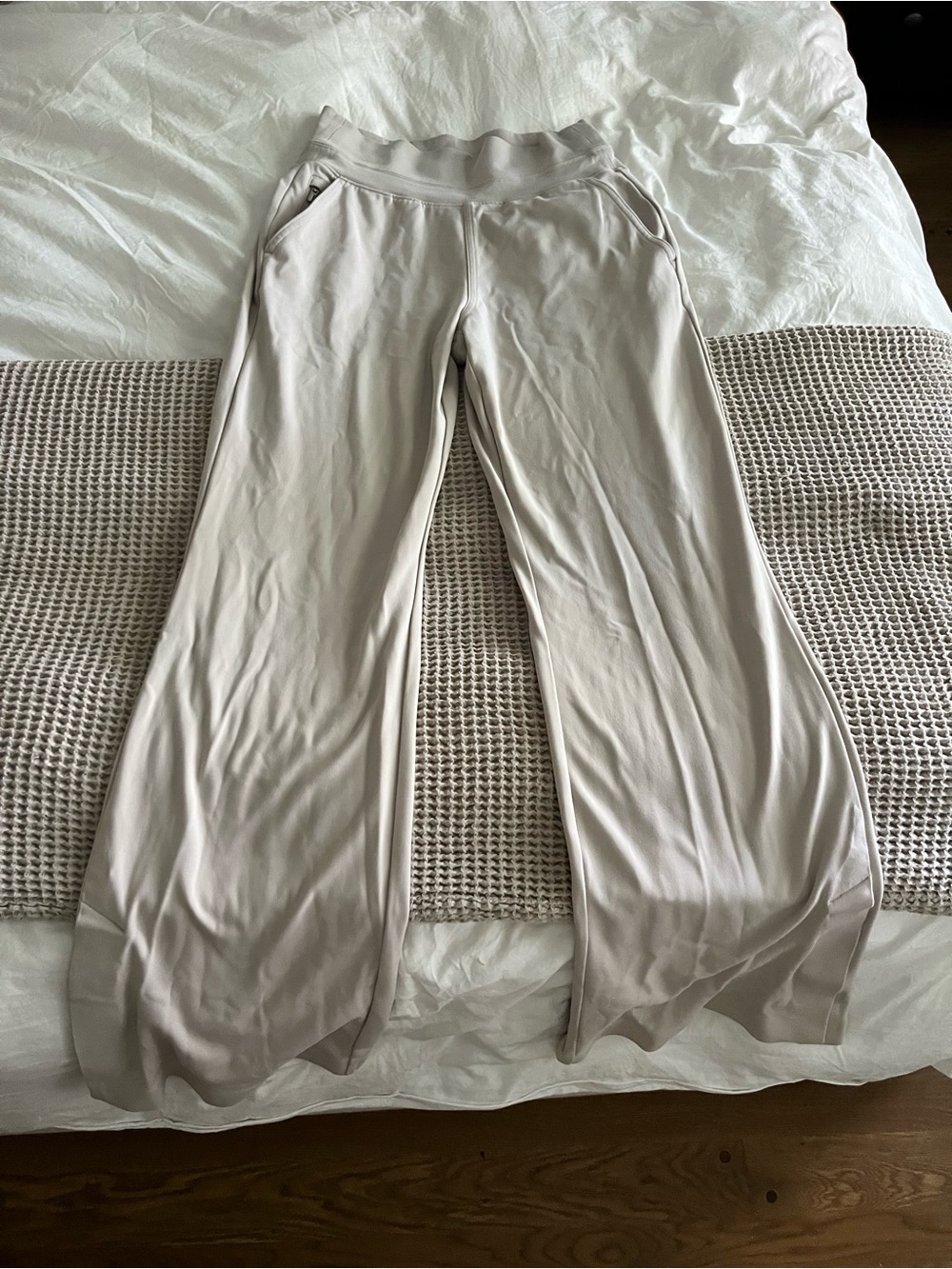 Athleta Venice Wide Leg Pull-On Pants in color Willow - Picture 4 of 12